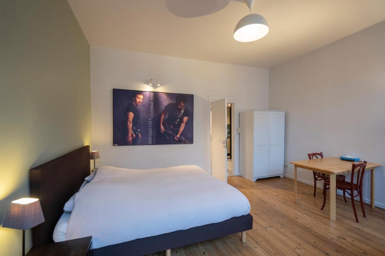Because The Night City Lodge Amberes Exterior foto